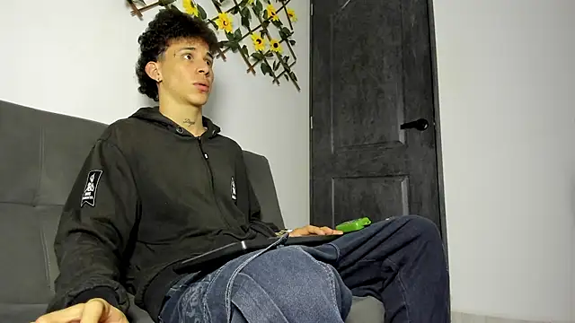 Snapshot of Maxxx_bigcockx chatting on March 18, 2026, 4:15 am Maxxx bigcockx online show from March 18, 2026, 4:15 am