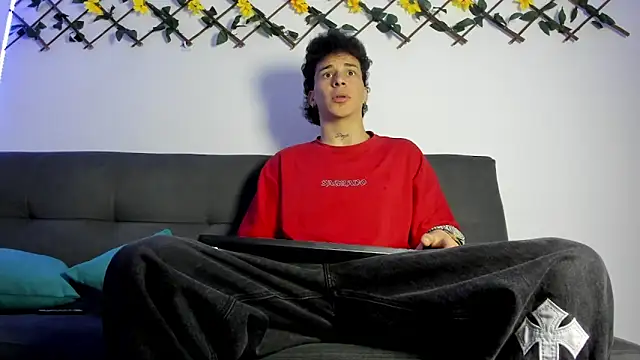 Snapshot of Maxxx_bigcockx chatting on March 13, 2026, 4:17 am Maxxx bigcockx online show from March 13, 2026, 4:17 am