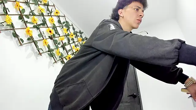 Snapshot of Maxxx_bigcockx chatting on March 9, 2026, 2:26 am Maxxx bigcockx online show from March 9, 2026, 2:26 am