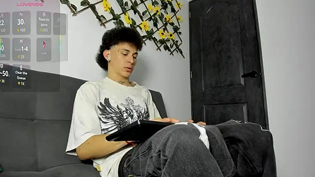 Snapshot of Maxxx_bigcockx chatting on March 20, 2026, 1:28 am Maxxx bigcockx online show from March 20, 2026, 1:28 am