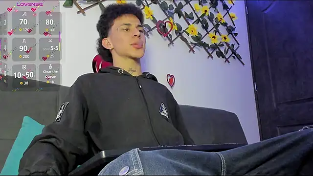 Snapshot of Maxxx_bigcockx chatting on February 9, 2026, 2:42 am Maxxx bigcockx online show from February 9, 2026, 2:42 am