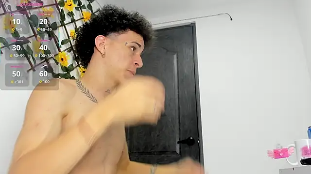 Snapshot of Maxxx_bigcockx chatting on March 6, 2026, 2:17 am Maxxx bigcockx online show from March 6, 2026, 2:17 am