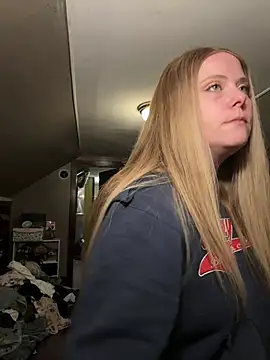 HazelFr33bird online show from February 12, 2026, 2:22 am