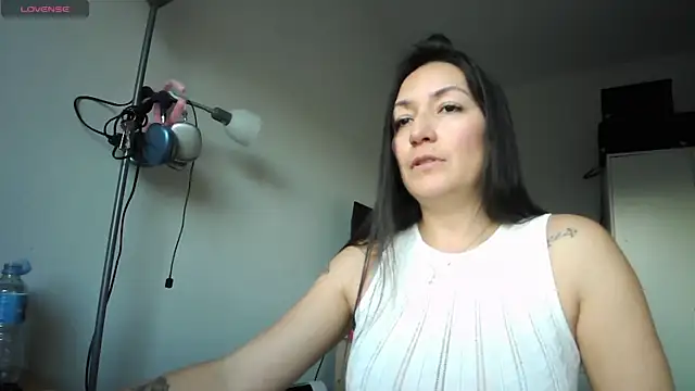 Yulian Milf online show from March 18, 2026, 5:25 pm