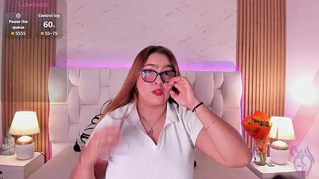 Snapshot of abril_snow chatting on August 3, 2026, 7:20 pm abril snow online show from August 3, 2026, 7:20 pm
