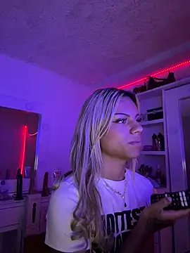 andyy x online show from April 30, 2026, 2:46 pm