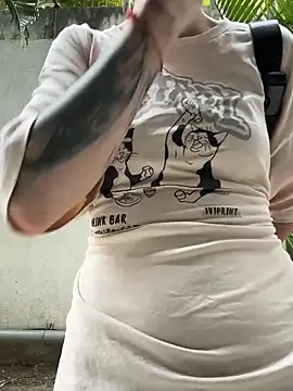 Snapshot of IceMur chatting on April 7, 2026, 2:24 am IceMur online show from April 7, 2026, 2:24 am