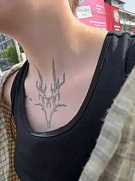 Snapshot of IceMur chatting on April 3, 2026, 2:18 am IceMur online show from April 3, 2026, 2:18 am