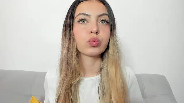 Snapshot of Fernanda_aaaa chatting on May 12, 2026, 3:18 pm Fernanda aaaa online show from May 12, 2026, 3:18 pm
