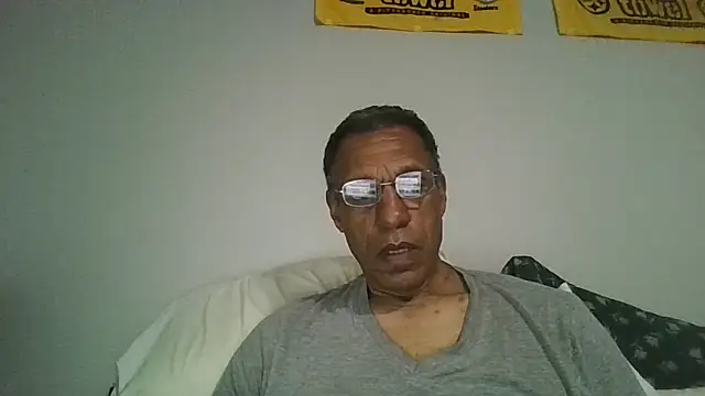 swimmer2496 online show from May 3, 2026, 11:37 am