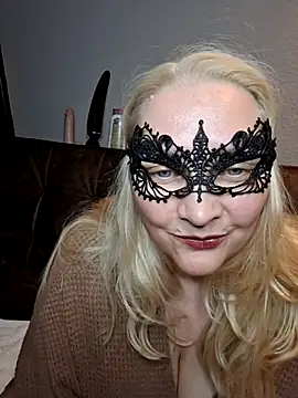 Snapshot of MaskedQueen77 chatting on May 21, 2026, 6:38 pm MaskedQueen77 online show from May 21, 2026, 6:38 pm