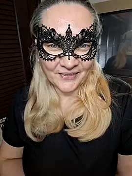Snapshot of MaskedQueen77 chatting on May 11, 2026, 3:29 pm MaskedQueen77 online show from May 11, 2026, 3:29 pm