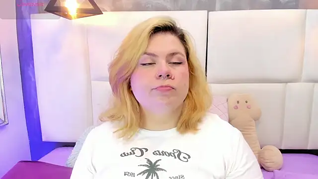 Snapshot of Martina_armos chatting on June 17, 2026, 1:32 pm Martina armos online show from June 17, 2026, 1:32 pm