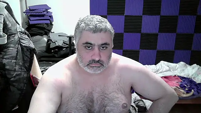 Snapshot of Bear_1985 chatting on January 17, 2026, 4:43 pm Bear 1985 online show from January 17, 2026, 4:43 pm