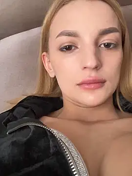 Snapshot of SashaPri chatting on March 25, 2026, 1:21 pm SashaPri online show from March 25, 2026, 1:21 pm