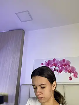 JuliaColemann online show from July 31, 2026, 11:53 am