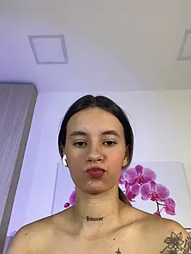 JuliaColemann online show from July 28, 2026, 2:13 pm