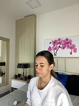 Snapshot of JuliaColemann chatting on June 20, 2026, 11:48 am JuliaColemann online show from June 20, 2026, 11:48 am