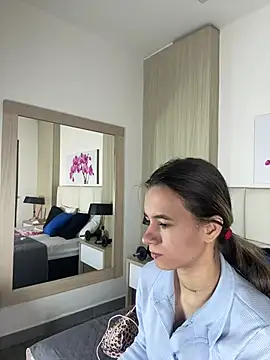 JuliaColemann online show from June 24, 2026, 11:53 am
