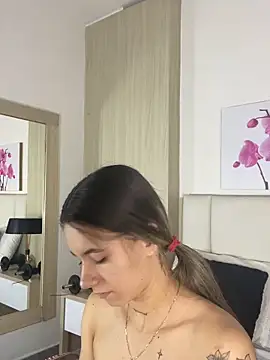 JuliaColemann online show from July 2, 2026, 12:00 pm