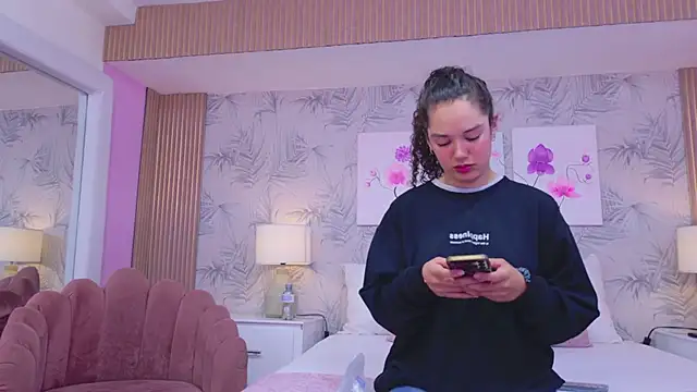 RoxanaAngel online show from February 17, 2026, 2:25 pm