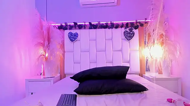 StefanyCondia online show from March 13, 2026, 5:51 pm