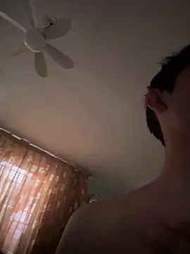 Snapshot of Jleonardolr chatting on February 28, 2026, 11:37 pm Jleonardolr online show from February 28, 2026, 11:37 pm