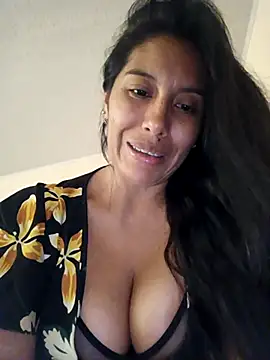 LizaLorini online show from April 25, 2026, 5:43 pm