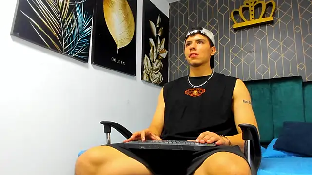 Snapshot of Tobias_Vega chatting on April 30, 2026, 11:20 pm Tobias Vega online show from April 30, 2026, 11:20 pm