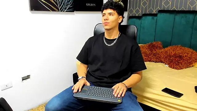Snapshot of Tobias_Vega chatting on May 20, 2026, 11:51 am Tobias Vega online show from May 20, 2026, 11:51 am