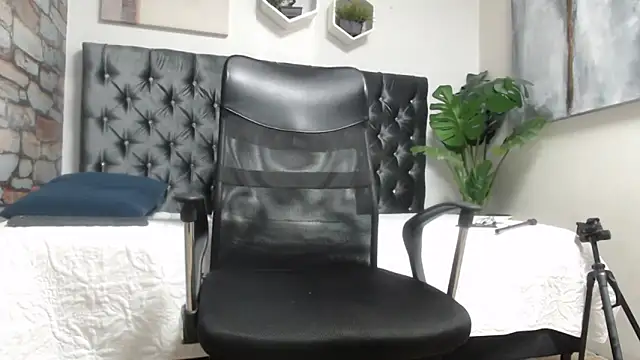 Snapshot of Tobias_Vega chatting on April 24, 2026, 10:12 pm Tobias Vega online show from April 24, 2026, 10:12 pm