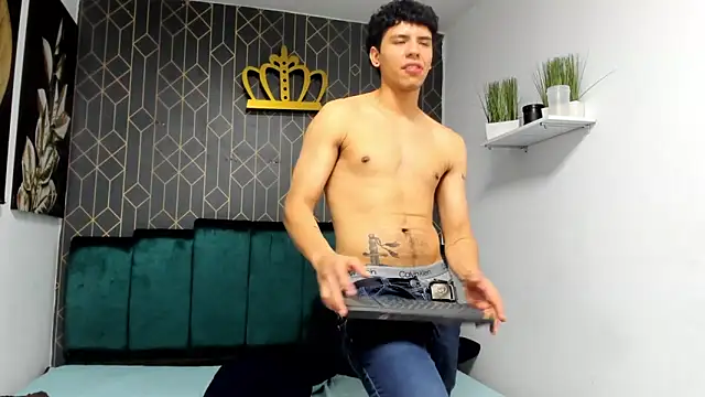Snapshot of Tobias_Vega chatting on May 14, 2026, 1:35 am Tobias Vega online show from May 14, 2026, 1:35 am