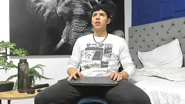 Snapshot of Tobias_Vega chatting on May 10, 2026, 8:54 pm Tobias Vega online show from May 10, 2026, 8:54 pm