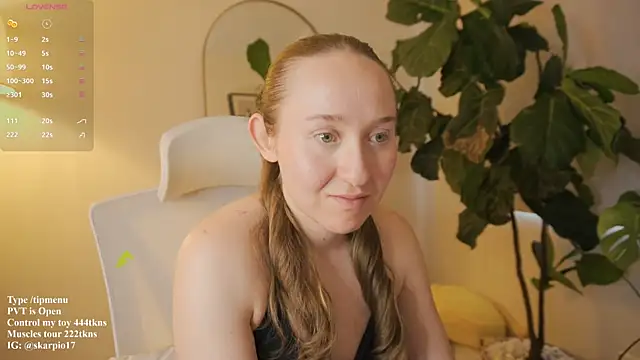 Snapshot of Scarlett_NoirMuse chatting on May 19, 2026, 10:28 pm Scarlett NoirMuse online show from May 19, 2026, 10:28 pm
