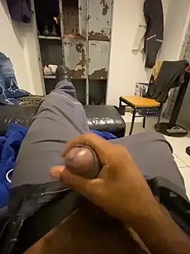 Snapshot of hudson19cm chatting on February 8, 2026, 9:56 pm hudson19cm online show from February 8, 2026, 9:56 pm