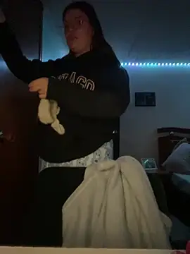 Snapshot of Vixroy7 chatting on February 24, 2026, 12:44 am Vixroy7 online show from February 24, 2026, 12:44 am