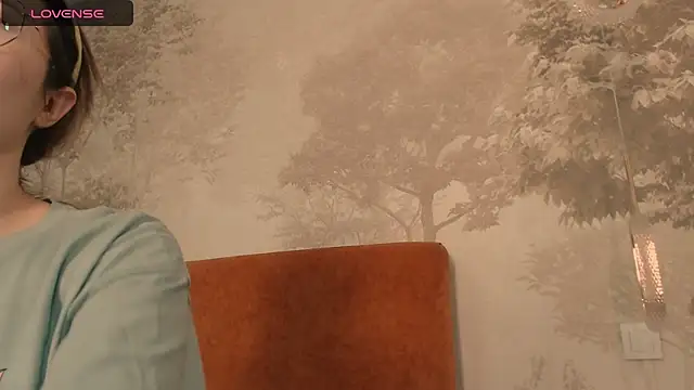 Snapshot of Hiaru_Cutie chatting on November 14, 2025, 6:28 am Hiaru Cutie online show from November 14, 2025, 6:28 am