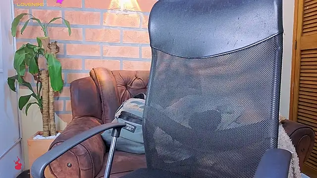 Snapshot of mister_eithan chatting on March 6, 2026, 2:39 am mister eithan online show from March 6, 2026, 2:39 am