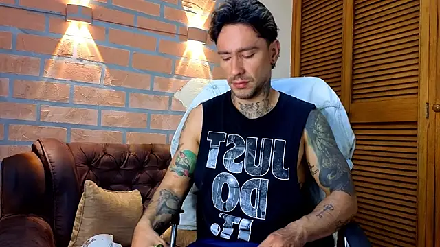 Snapshot of mister_eithan chatting on February 25, 2026, 2:23 am mister eithan online show from February 25, 2026, 2:23 am