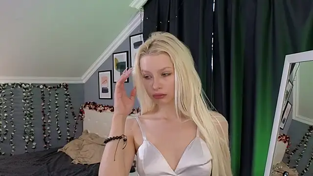 Snapshot of Naomi_Demio chatting on June 11, 2026, 12:35 pm Naomi Demio online show from June 11, 2026, 12:35 pm