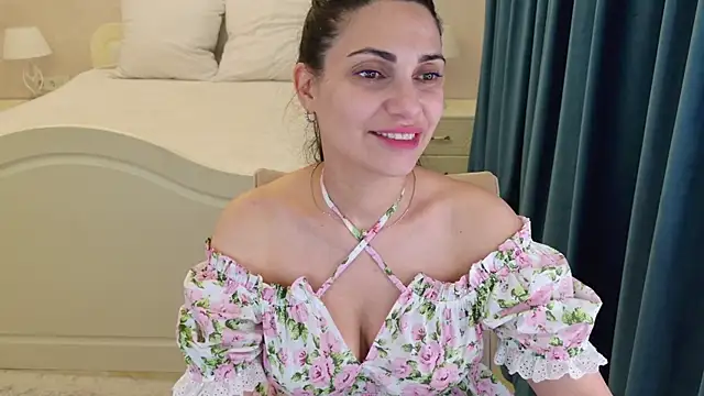 Snapshot of LovelyBeatrice chatting on July 18, 2026, 12:25 pm LovelyBeatrice online show from July 18, 2026, 12:25 pm