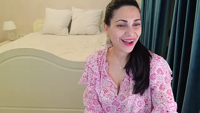 Snapshot of LovelyBeatrice chatting on July 3, 2026, 7:20 pm LovelyBeatrice online show from July 3, 2026, 7:20 pm