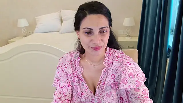 Snapshot of LovelyBeatrice chatting on June 15, 2026, 4:39 pm LovelyBeatrice online show from June 15, 2026, 4:39 pm