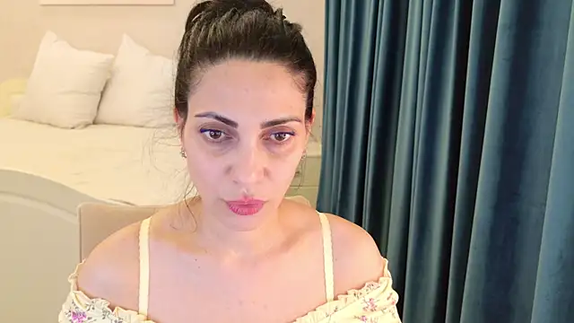 Snapshot of LovelyBeatrice chatting on July 28, 2026, 7:39 pm LovelyBeatrice online show from July 28, 2026, 7:39 pm