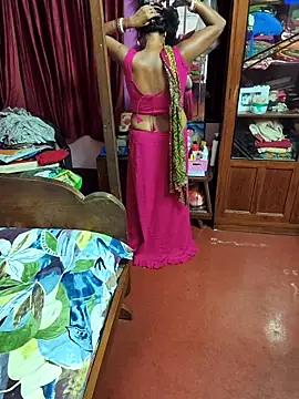 Snapshot of Little-Roshni chatting on April 18, 2026, 7:18 pm Little-Roshni online show from April 18, 2026, 7:18 pm