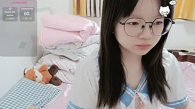 weiwei4999 online show from May 6, 2026, 1:15 pm
