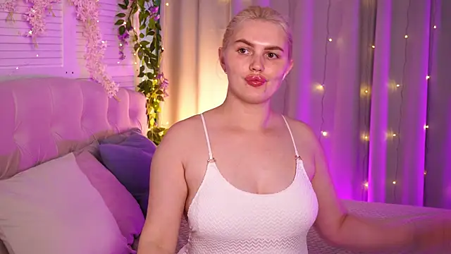 AmeliaWeells online show from June 18, 2026, 9:14 am