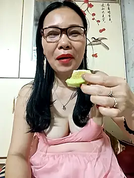 Snapshot of Nuna_689 chatting on April 23, 2026, 12:40 pm Nuna 689 online show from April 23, 2026, 12:40 pm