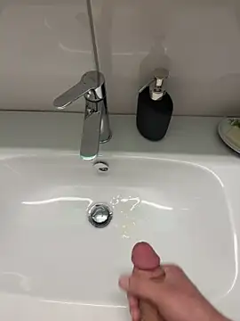 Snapshot of tony3729 chatting on March 13, 2026, 11:32 pm tony3729 online show from March 13, 2026, 11:32 pm