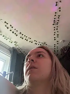 Snapshot of bambibabyy chatting on February 9, 2026, 2:48 pm bambibabyy online show from February 9, 2026, 2:48 pm